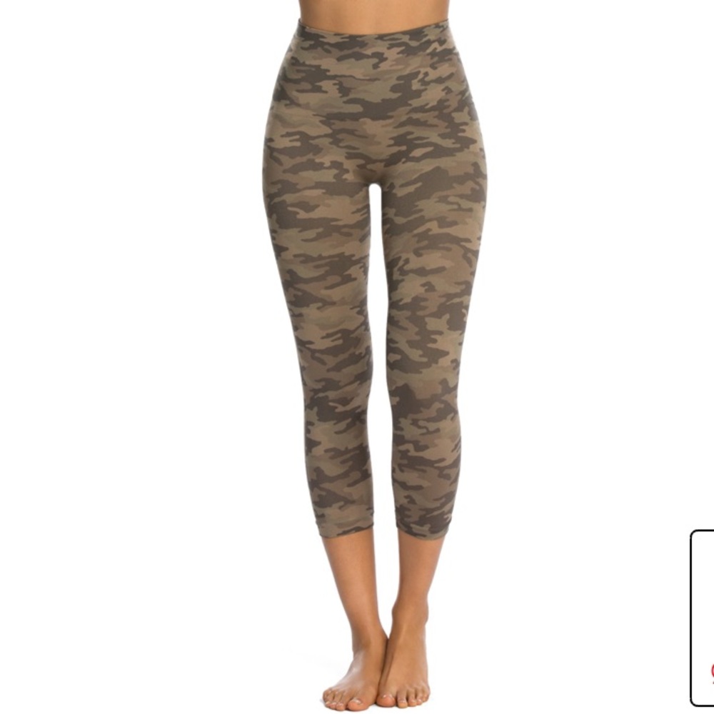 Spanx NWT Look At Me Now Cropped Seamless Leggings